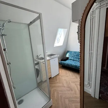 Private Near Champs Elysee With Air Conditioner 아파트 *